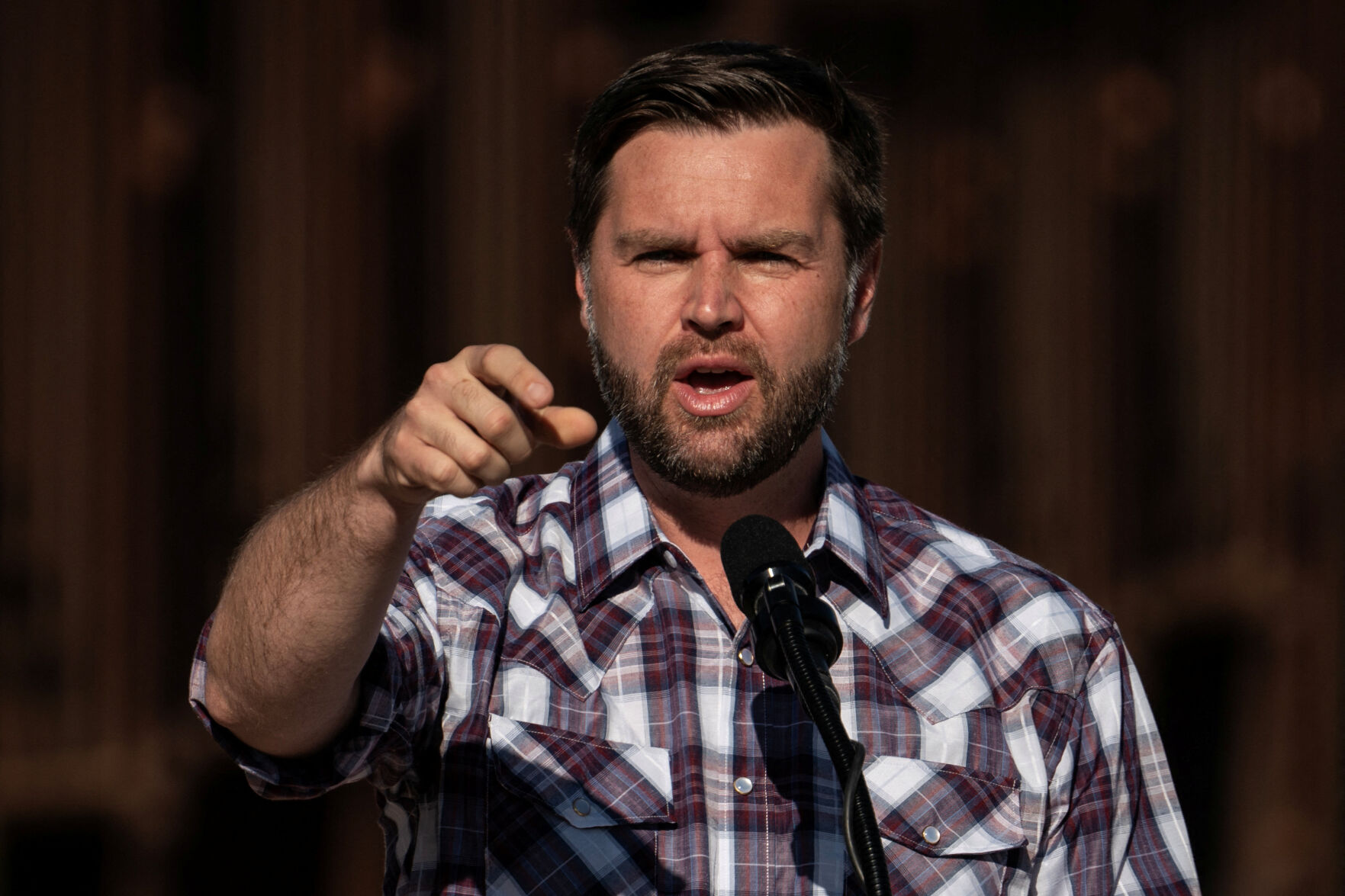 Trump ramps up his defense of Vance after one of the rockiest VP rollouts in recent memory